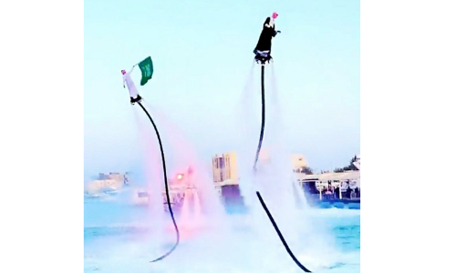 സൗ​ദി സ്ഥാ​പ​ക ദി​നം: ചെ​ങ്ക​ട​ലാ​ഴ​ത്തി​ൽ നൃ​ത്തം ചെ​യ്ത്​ ആ​ഘോ​ഷം