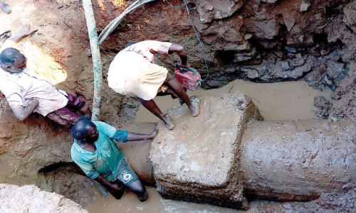 എ​ട​ത്തി​രു​ത്തിയിൽ തീരാതെ അറ്റകുറ്റപ്പണി; കുടിവെള്ളം കിട്ടാക്കനി
