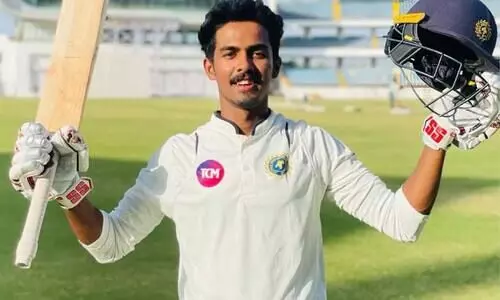 രോ​ഹ​ന് സെ​ഞ്ച്വ​റി; കേരളം പൊരുതുന്നു