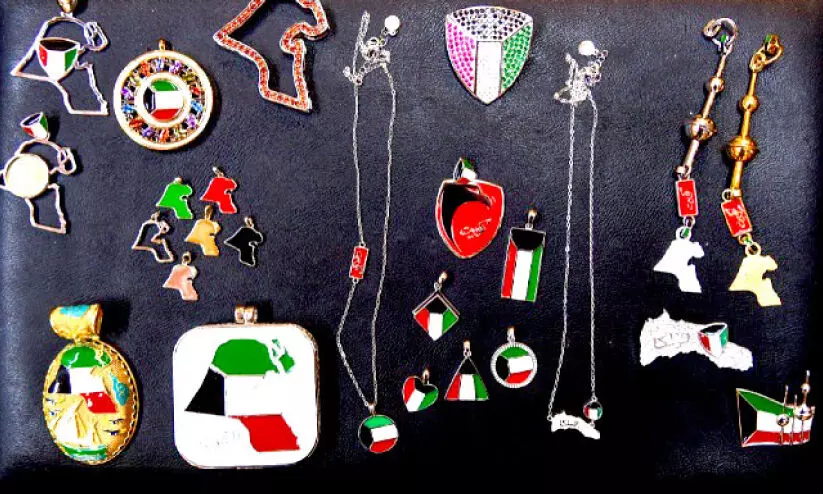 ദേശീയ ദിനം: ട്രെൻഡായി​ കൊടിനിറത്തിൽ ലോക്കറ്റുകൾ