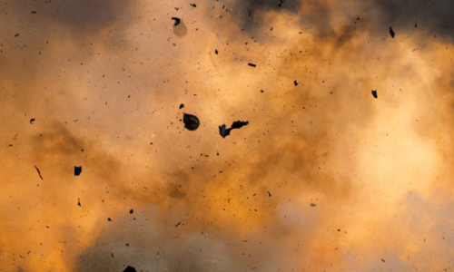 വസ്ത്രത്തിൽ സ്ഫോടകവസ്തു ഘടിപ്പിച്ച് ഭാര്യയെ പുണർന്നു; ദമ്പതികൾ തൽക്ഷണം കൊല്ലപ്പെട്ടു