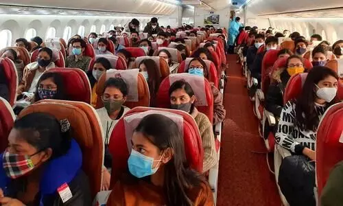 219 ഇന്ത്യക്കാരുമായി യുക്രെയ്നിൽ നിന്നുള്ള ആദ്യ വിമാനം മുംബൈയിലെത്തി; 27 മലയാളികൾ