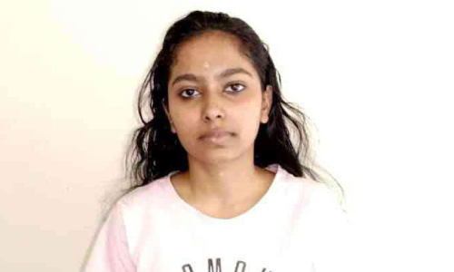 യുദ്ധമുഖത്തുനിന്ന് പ്രിയപ്പെട്ടവരുടെ തണലിൽ; അർച്ചനക്ക് ആശ്വാസം യുദ്ധമുഖത്തുനിന്ന് പ്രിയപ്പെട്ടവരുടെ തണലിൽ; അർച്ചനക്ക് ആശ്വാസം