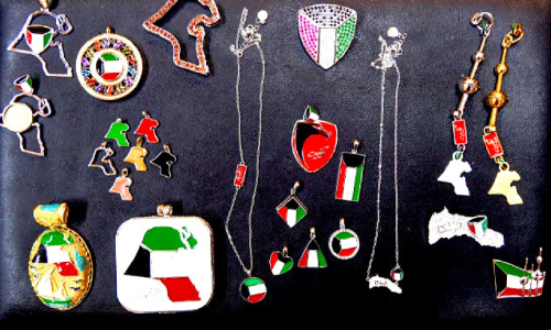 ദേശീയ ദിനം: ട്രെൻഡായി​ കൊടിനിറത്തിൽ ലോക്കറ്റുകൾ