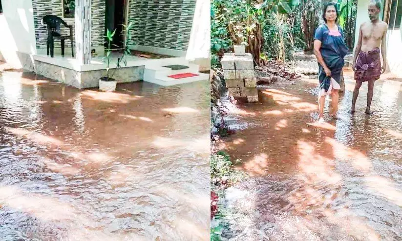 കനാൽ വൃത്തിയാക്കാതെ വെള്ളം തുറന്നുവിട്ടു; വീടുകളിൽ വെള്ളം കയറി കനാൽ വൃത്തിയാക്കാതെ വെള്ളം തുറന്നുവിട്ടു; വീടുകളിൽ വെള്ളം കയറി
