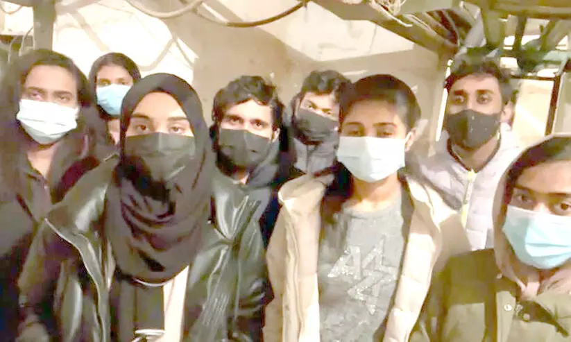 ജീവിതം ബങ്കറിൽ; പുറത്ത്​ സ്​ഫോടനം, സൈന്യം