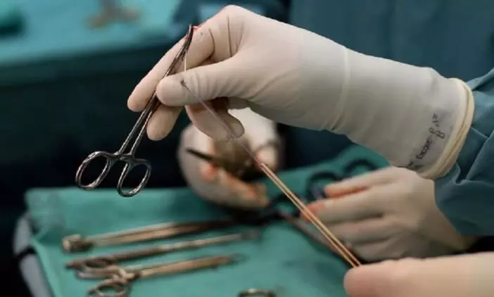 ലോഡ്ജിൽ വെച്ച് യൂ ട്യൂബിൽ നോക്കി ലിംഗമാറ്റ ശസ്ത്രക്രിയ; യുവാവിന് ദാരുണാന്ത്യം