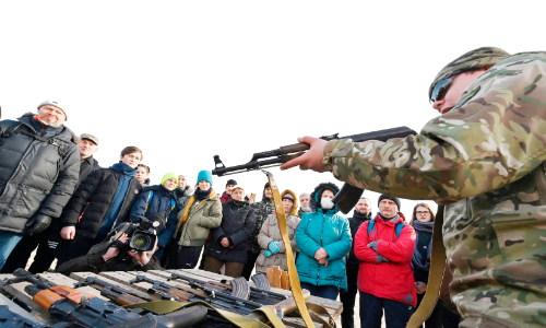 ആയുധമണിഞ്ഞ് യുക്രെയ്ൻ; പ്രതിരോധം, ആശങ്ക ആയുധമണിഞ്ഞ് യുക്രെയ്ൻ; പ്രതിരോധം, ആശങ്ക