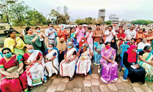 വയോധികരുടെ സംഗമം; കോട്ടക്കുന്നിൽ സ്നേഹ നിറം വിതറി വർണപ്പട്ടങ്ങൾ