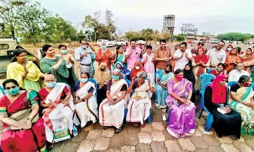 വയോധികരുടെ സംഗമം; കോട്ടക്കുന്നിൽ സ്നേഹ നിറം വിതറി വർണപ്പട്ടങ്ങൾ