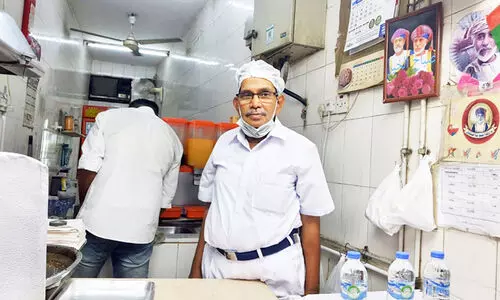 കോവിഡിനെ തോൽപിച്ച്​ മത്രക്കാരുടെ സാന്‍റ്​വിച് വാലയെത്തി