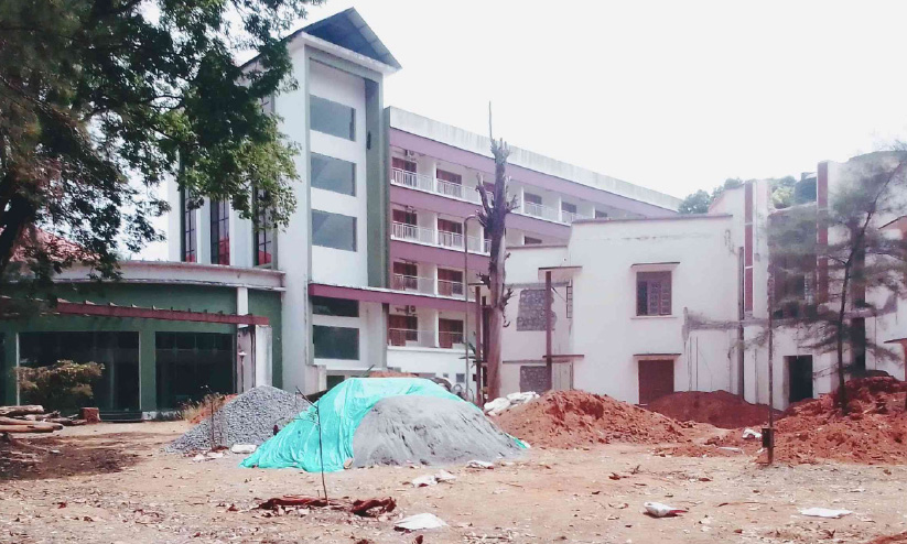 പതിറ്റാണ്ട് കഴിഞ്ഞിട്ടും െഗസ്റ്റ് ഹൗസ് നിർമാണം പൂർത്തിയായില്ല; പാഴാകുന്നത് കോടികൾ പതിറ്റാണ്ട് കഴിഞ്ഞിട്ടും െഗസ്റ്റ് ഹൗസ് നിർമാണം പൂർത്തിയായില്ല; പാഴാകുന്നത് കോടികൾ