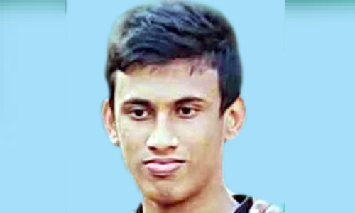 ഫു​ട്ബാ​ൾ ക​ളി​ക്കി​ടെ വി​ദ്യാ​ർ​ഥി കു​ഴ​ഞ്ഞു​വീ​ണ് മ​രി​ച്ചു