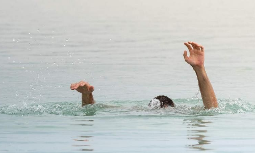 സെല്‍ഫി എടുക്കുന്നതിനിടെ നവദമ്പതികളും സുഹൃത്തും പുഴയിൽ വീണ് മരിച്ചു