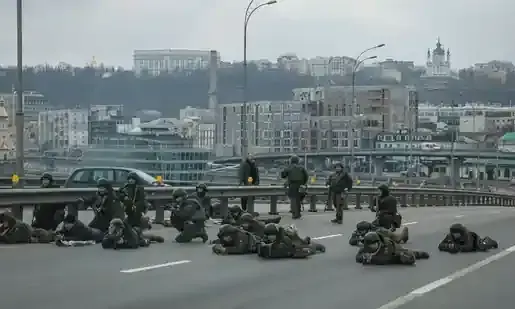 കിയവിലെ വാരാന്ത്യ കർഫ്യൂ പിൻവലിച്ചു; പടിഞ്ഞാറൻ അതിർത്തിയിലെത്താൻ ഇന്ത്യക്കാർക്ക് നിർദേശം