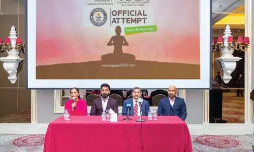 ഗി​ന്ന​സി​ൽ ഇ​ടം​പി​ടി​ക്കാ​ൻ ഖത്തറിൽ യോ​ഗാ​ഭ്യാ​സം