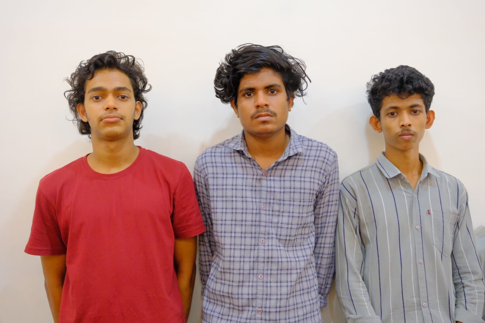 പ്രായപൂർത്തിയാകാത്ത പെൺകുട്ടിയുടെ ചിത്രം സമൂഹ മാധ്യമങ്ങൾ വഴി പ്രചരിപ്പിച്ച കേസിൽ മൂന്ന് വിദ്യാർഥികൾ അറസ്റ്റിൽ