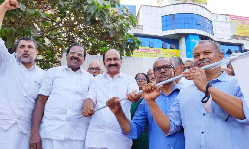 കെ -റെയിൽ വിരുദ്ധ സമരജാഥക്ക് കാസർകോട് തുടക്കം കെ -റെയിൽ വിരുദ്ധ സമരജാഥക്ക് കാസർകോട് തുടക്കം