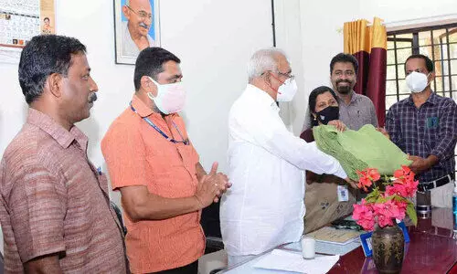 അധ്യാപകരും ജീവനക്കാരും ഖാദിവസ്ത്രത്തിലേക്ക്