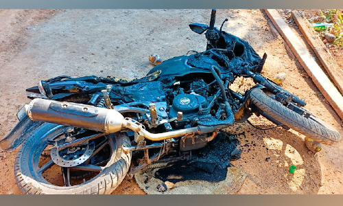 ബൈക്ക് തീവെച്ച് നശിപ്പിച്ചു