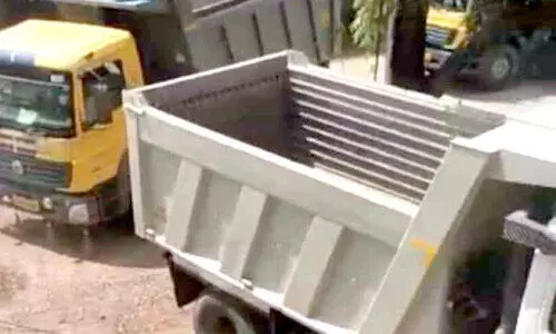 ജീവൻ ​വേണേൽ ഓടിക്കോ; ടിപ്പറുകളുടെ മത്സരയോട്ടം തുടരുന്നു