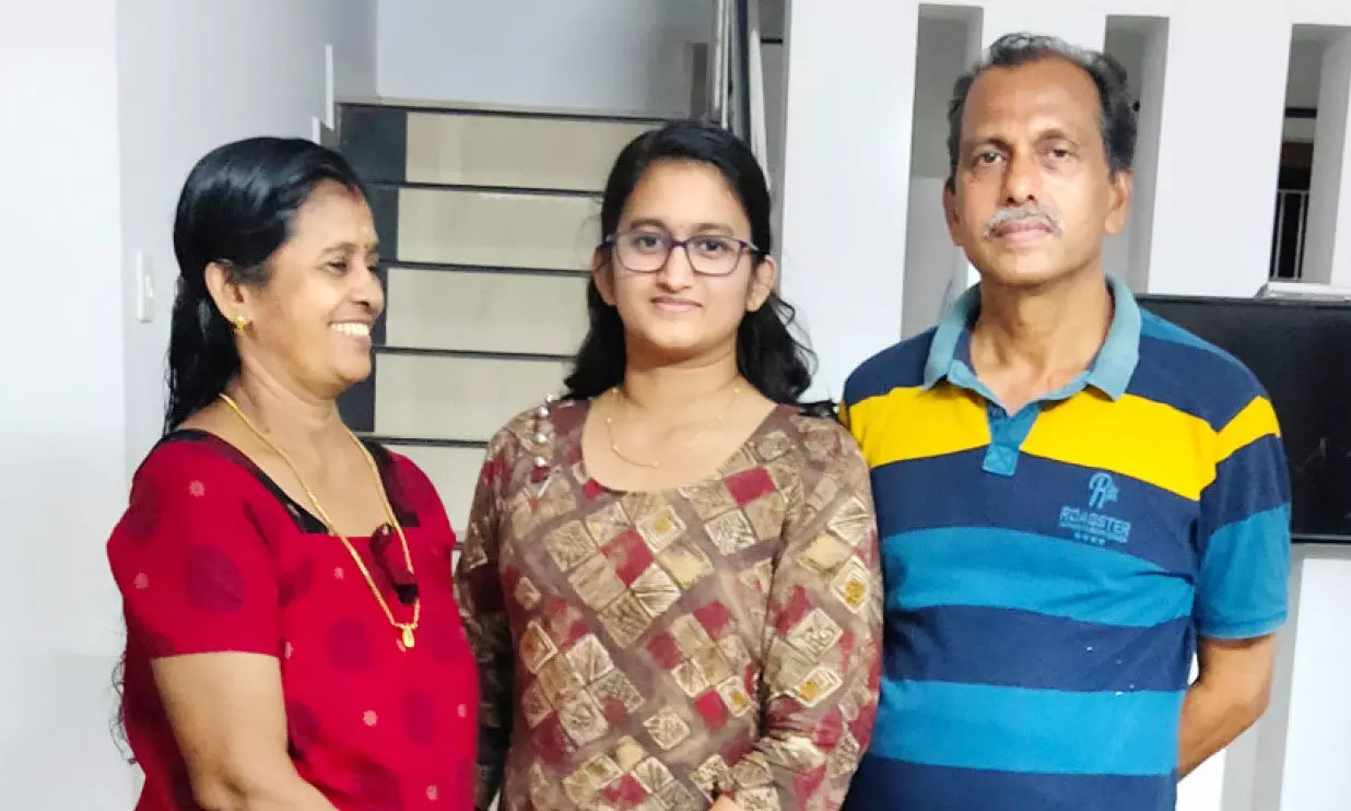 നാട്ടിലെത്തിയെങ്കിലും സുഹൃത്തുക്കളുടെ ദുരിതത്തിൽ വേദനിച്ച് ശ്രീലക്ഷ്മി നാട്ടിലെത്തിയെങ്കിലും സുഹൃത്തുക്കളുടെ ദുരിതത്തിൽ വേദനിച്ച് ശ്രീലക്ഷ്മി