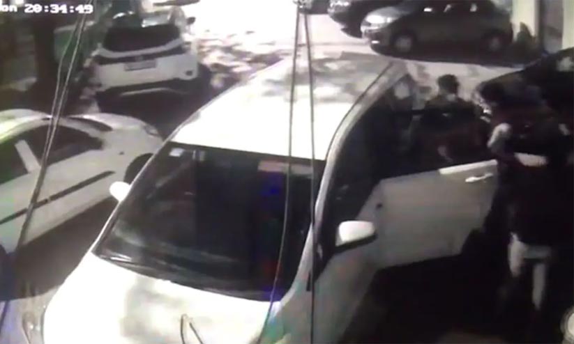 ഡൽഹിയിൽ തന്റെ മൂന്ന് അതിഥികളെയും ഡ്രൈവറെയും തട്ടിക്കൊണ്ടുപോയതായി മുൻ ആന്ധ്രാപ്രദേശ് എം.പി ഡൽഹിയിൽ തന്റെ മൂന്ന് അതിഥികളെയും ഡ്രൈവറെയും തട്ടിക്കൊണ്ടുപോയതായി മുൻ ആന്ധ്രാപ്രദേശ് എം.പി