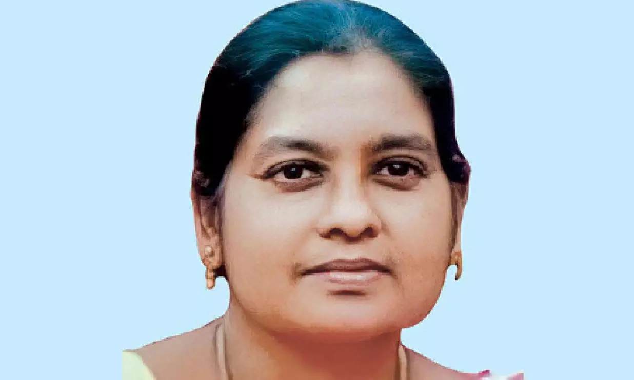 ഇരുചക്ര വാഹനങ്ങള് കൂട്ടിയിടിച്ച് ഹെഡ്മിസ്ട്രസ് മരിച്ചു ഇരുചക്ര വാഹനങ്ങള് കൂട്ടിയിടിച്ച് ഹെഡ്മിസ്ട്രസ് മരിച്ചു