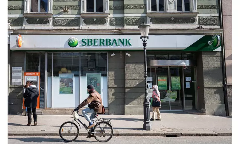 റഷ്യയുടെ സ്ബേർബാങ്കിന് യൂറോപ്പിൽ താഴ് വീണു റഷ്യയുടെ സ്ബേർബാങ്കിന് യൂറോപ്പിൽ താഴ് വീണു