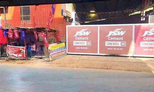 പേരാമ്പ്രയിലെ കട പൂട്ടിയതിന്റെ ഉത്തരവാദിത്തം തങ്ങൾക്കല്ലെന്ന് തൊഴിലാളികൾ