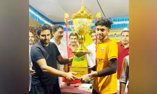 സന്തോഷ് ട്രോഫി താരത്തിന്റെ സ്മരണക്കായി നടന്ന ഫുട്ബാൾ മേളയിൽ ട്രോഫി നേടിയത് മകന്റെ ടീം