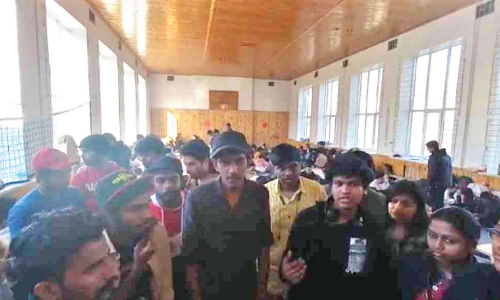 കുടിച്ചത് കുളിമുറി വെള്ളം, ഭക്ഷണവുമില്ല.... യുദ്ധഭൂമിയിലെ വേദന പങ്കുവെച്ച് വിദ്യാർഥികൾ കുടിച്ചത് കുളിമുറി വെള്ളം, ഭക്ഷണവുമില്ല.... യുദ്ധഭൂമിയിലെ വേദന പങ്കുവെച്ച് വിദ്യാർഥികൾ