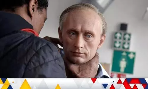 പുടിനെ കഴുത്തിന് പിടിച്ച് പുറത്താക്കി പാരിസിലെ മെഴുക് മ്യൂസിയം