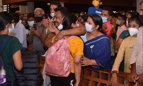 യുക്രെയ്ൻ: 168 മലയാളി വിദ്യാർഥികളെ ഡൽഹിയിൽനിന്ന് ചാർട്ടേഡ് വിമാനത്തിൽ നാട്ടിലെത്തിച്ചു