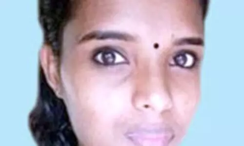 യുവതിയും യുവാവും തൂങ്ങിമരിച്ച നിലയിൽ യുവതിയും യുവാവും തൂങ്ങിമരിച്ച നിലയിൽ