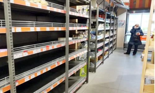 സൂപ്പർമാർക്കറ്റുകൾ ശൂന്യം, കീഴടങ്ങാതെ യു​ക്രെയ്ൻ