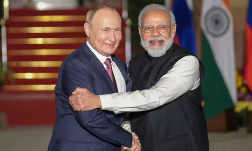 യുക്രെയ്നിലെ ഇന്ത്യക്കാരെ രക്ഷപ്പെടുത്താമെന്ന് റഷ്യ; മോദി -പുടിൻ ചർച്ചയിലാണ് തീരുമാനം യുക്രെയ്നിലെ ഇന്ത്യക്കാരെ രക്ഷപ്പെടുത്താമെന്ന് റഷ്യ; മോദി -പുടിൻ ചർച്ചയിലാണ് തീരുമാനം
