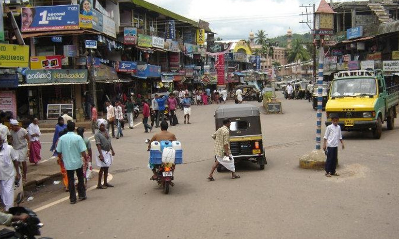 കുറ്റ്യാടിയിൽ മുന്നറിയിപ്പില്ലാതെ വാഹനങ്ങൾക്ക് പിഴ; നാട്ടുകാർ പ്രതിഷേധിച്ചു കുറ്റ്യാടിയിൽ മുന്നറിയിപ്പില്ലാതെ വാഹനങ്ങൾക്ക് പിഴ; നാട്ടുകാർ പ്രതിഷേധിച്ചു