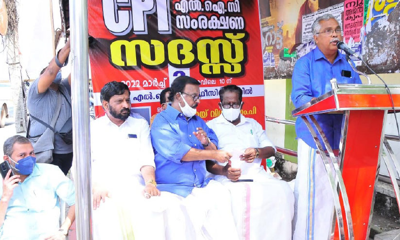 രാജ്യം ഭരിക്കുന്നത് കുത്തകകളെ പ്രീണിപ്പിക്കുന്ന സര്‍ക്കാര്‍ -ബിനോയ് വിശ്വം