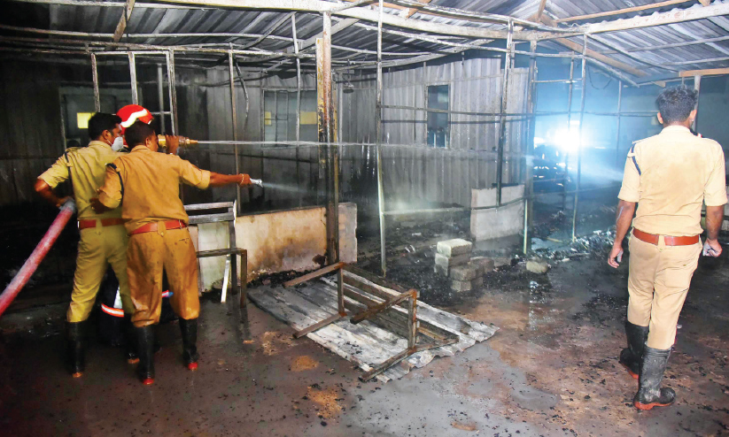 പാസ്​പോർട്ട്​ ഓഫിസിന്​​ സമീപത്തെ വീട്ടിൽ വൻ തീപിടിത്തം