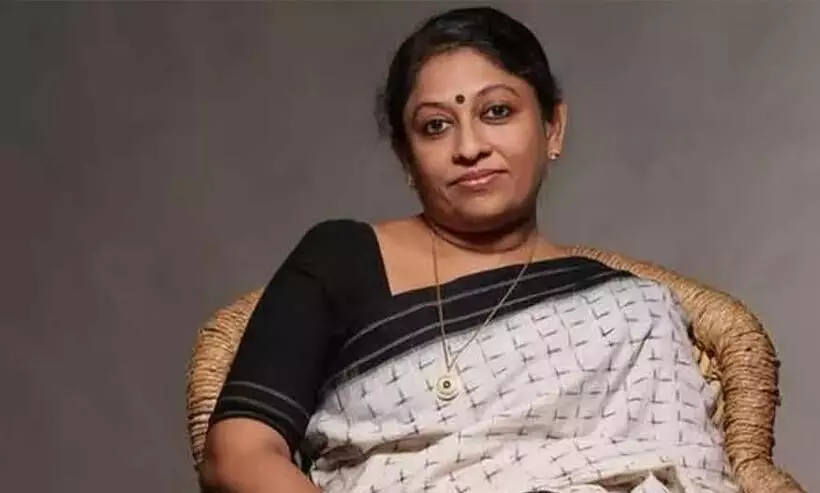 തനിക്ക് ലഭിച്ച വിലപ്പെട്ട ഉപദേശം അതാണ്; വൈറലായി കെ.ആർ.മീരയുടെ കുറിപ്പ് തനിക്ക് ലഭിച്ച വിലപ്പെട്ട ഉപദേശം അതാണ്; വൈറലായി കെ.ആർ.മീരയുടെ കുറിപ്പ്