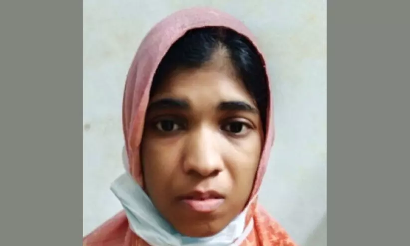 യുവതി വീട്ടിനകത്ത് തൂങ്ങിമരിച്ച നിലയിൽ യുവതി വീട്ടിനകത്ത് തൂങ്ങിമരിച്ച നിലയിൽ