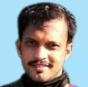 ലോ​റി​യും ബൈ​ക്കും കൂ​ട്ടി​യി​ടി​ച്ച് യു​വാ​വ് മ​രി​ച്ചു