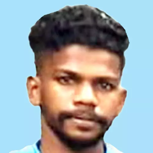 വാ​ഹ​നാ​പ​ക​ട​ത്തി​ൽ പ​രി​ക്കേ​റ്റ യു​വാ​വ് മ​രി​ച്ചു