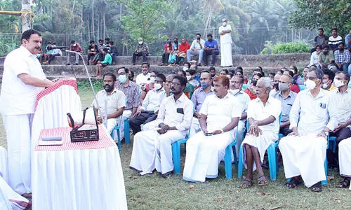 കളിക്കളം കൈയേറി കെട്ടിടം നിർമിക്കാനുള്ള നീക്കത്തിൽനിന്നു പിന്മാറണം -കെ മുരളീധരൻ