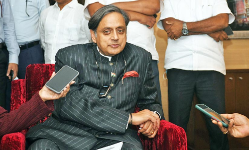 യുക്രെയ്ൻ: ഇന്ത്യയുടെ ഒഴിപ്പിക്കൽ നടപടി വൈകി -ശശിതരൂർ എം.പി