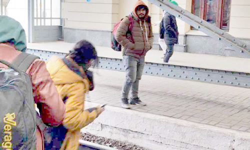 അവർ പലായനത്തി​ലാണ്​; നാടുപിടിക്കാൻ