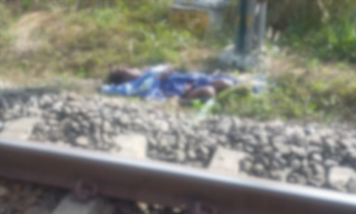 പേരക്കുട്ടിയെ സ്കൂളിലാക്കാൻ പോയ വയോധികൻ ട്രെയിൻ തട്ടി മരിച്ചു; കുട്ടി അദ്ഭുതകരമായി രക്ഷപ്പെട്ടു