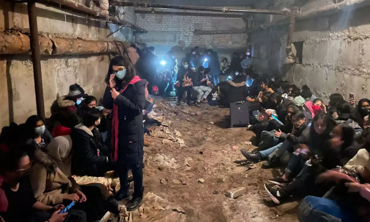 ബങ്കറുകളിൽ ഭീതിയോടെ ഇവർ; കുടുങ്ങിയവരിൽ കണിച്ചാർ സ്വദേശിനിയും ബങ്കറുകളിൽ ഭീതിയോടെ ഇവർ; കുടുങ്ങിയവരിൽ കണിച്ചാർ സ്വദേശിനിയും