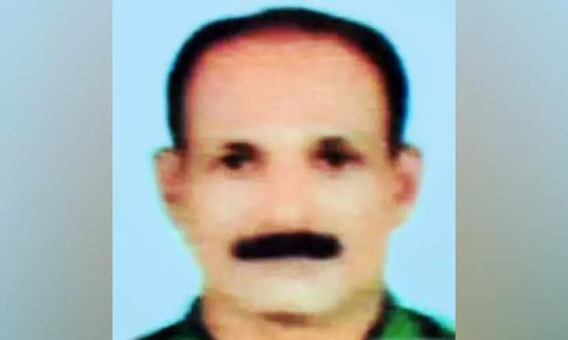 വീട് ജപ്തിയിലായി; സുഹൃത്തിന്റെ വീട്ടുമുറ്റത്ത് ഓട്ടോ ഡ്രൈവർ ജീവനൊടുക്കി വീട് ജപ്തിയിലായി; സുഹൃത്തിന്റെ വീട്ടുമുറ്റത്ത് ഓട്ടോ ഡ്രൈവർ ജീവനൊടുക്കി